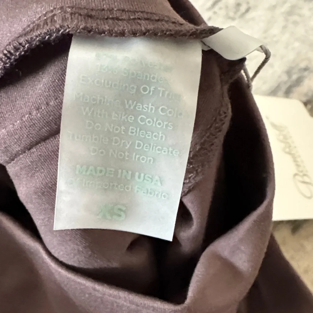 NWT XS bombshell Sportswear Hi-rise leggings with back pockets and scrunch - Picture 4 of 4